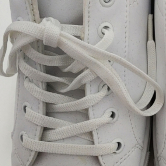 BooHoo White Women's Sneakers Shoes 👟 size US 9 EUR 7 NWT - Picture 4 of 7